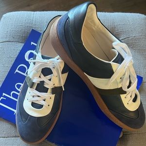 FERRAGAMO Navy Blue Garda Low Sneakers